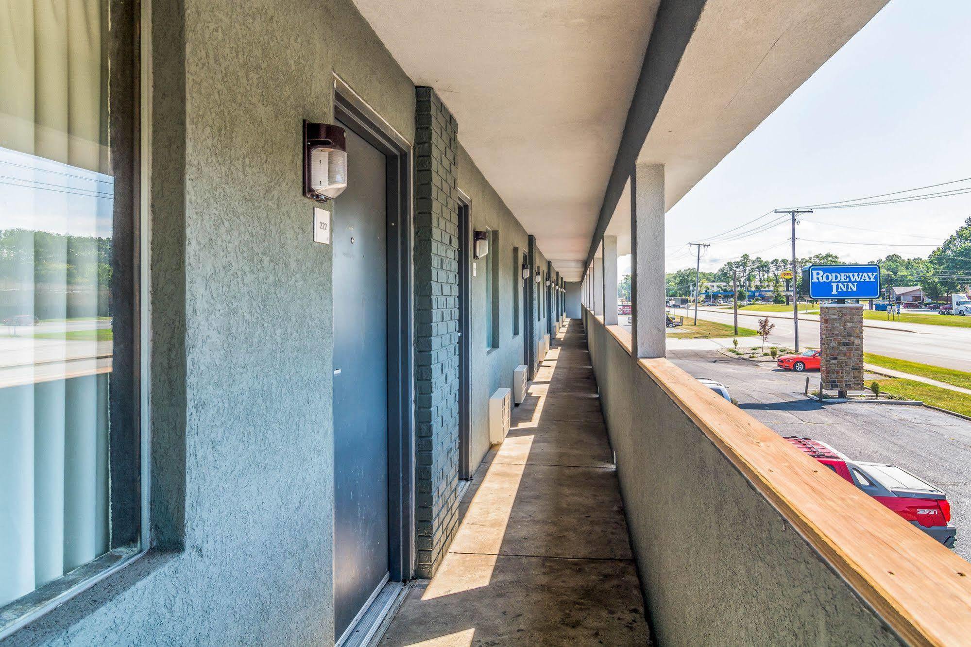 Rodeway Inn Портедж Экстерьер фото