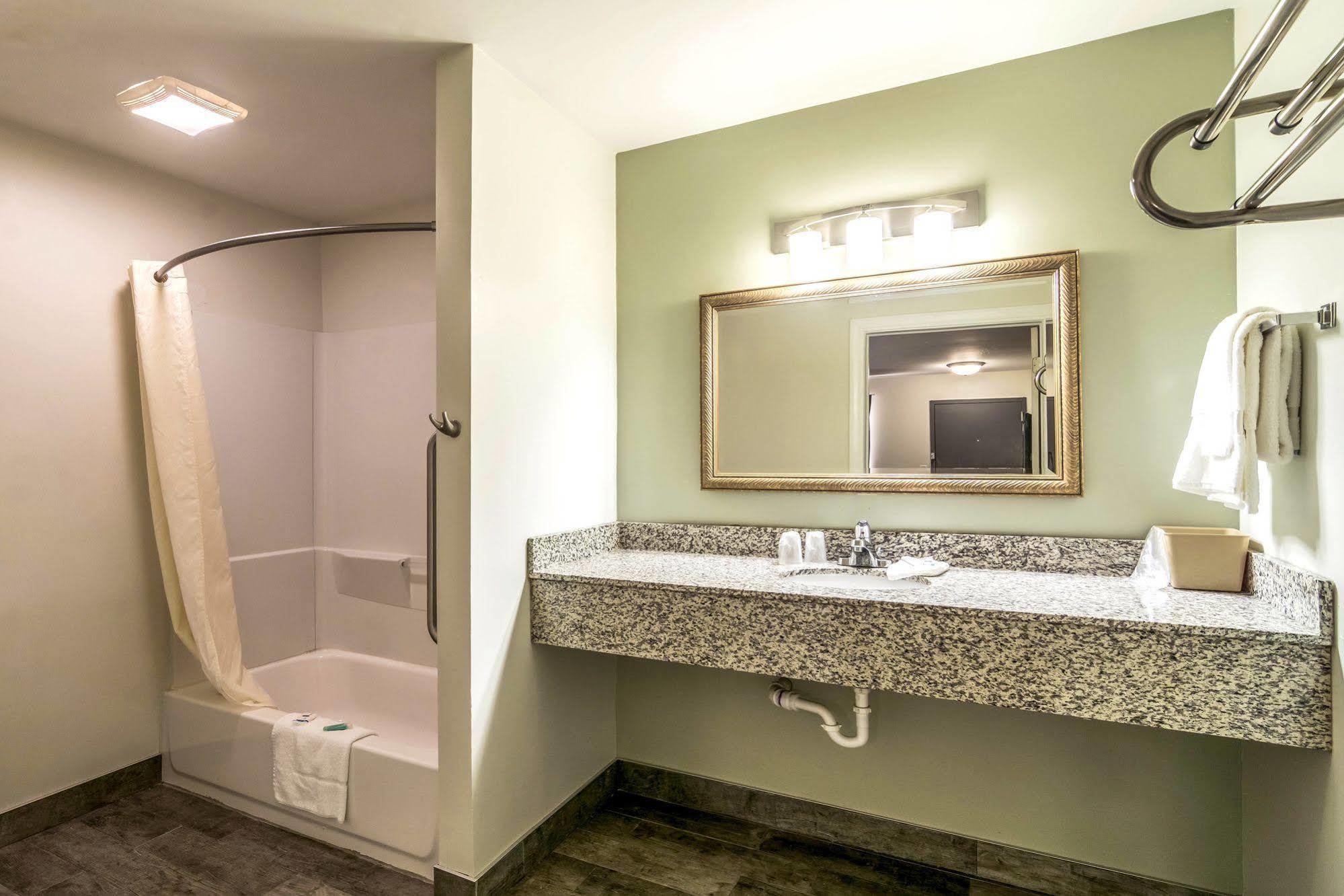 Rodeway Inn Портедж Экстерьер фото