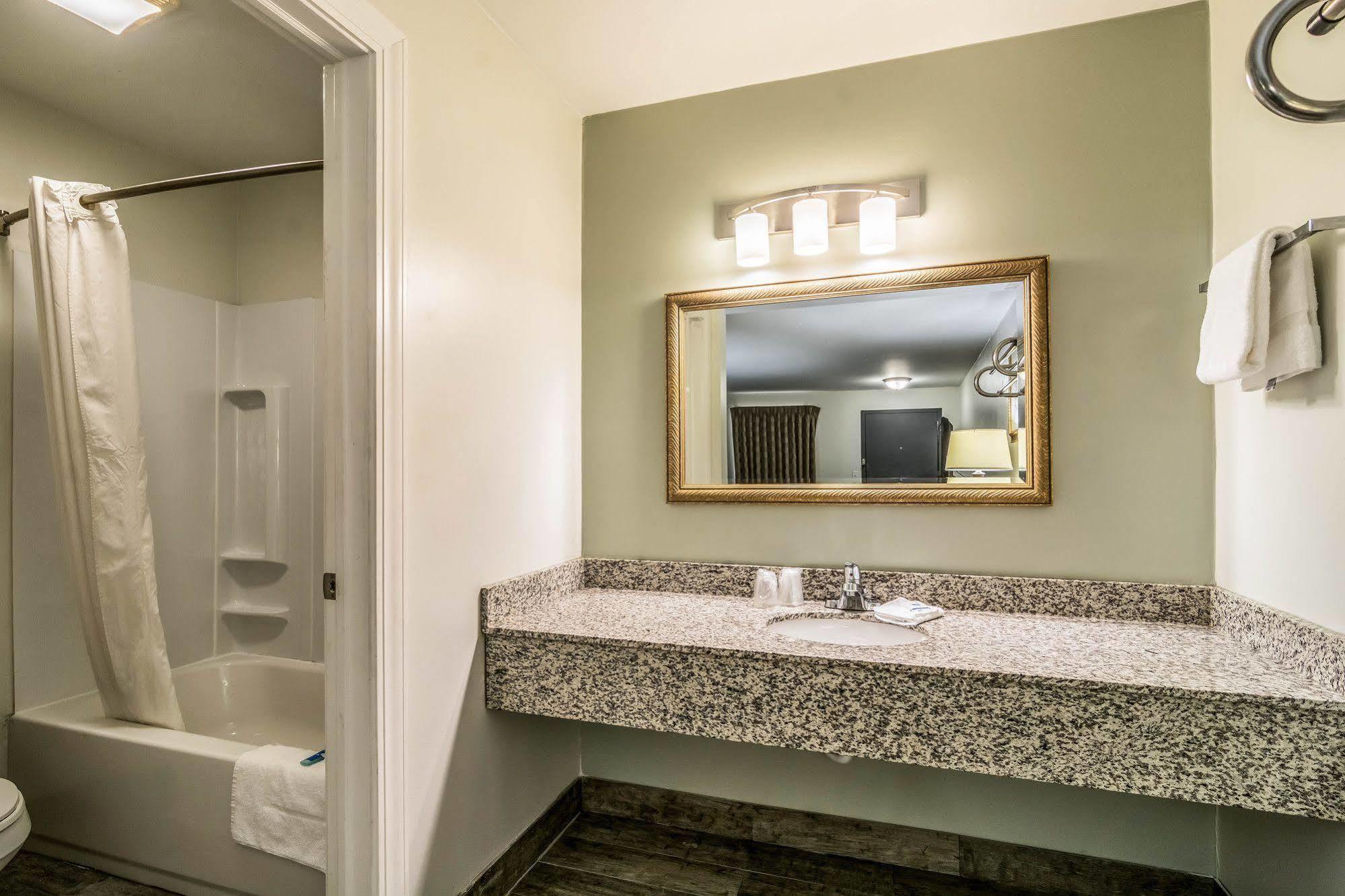 Rodeway Inn Портедж Экстерьер фото